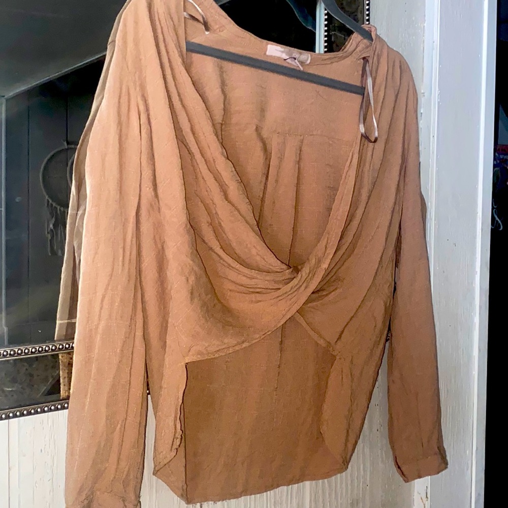 Cropped hi low tan blouse